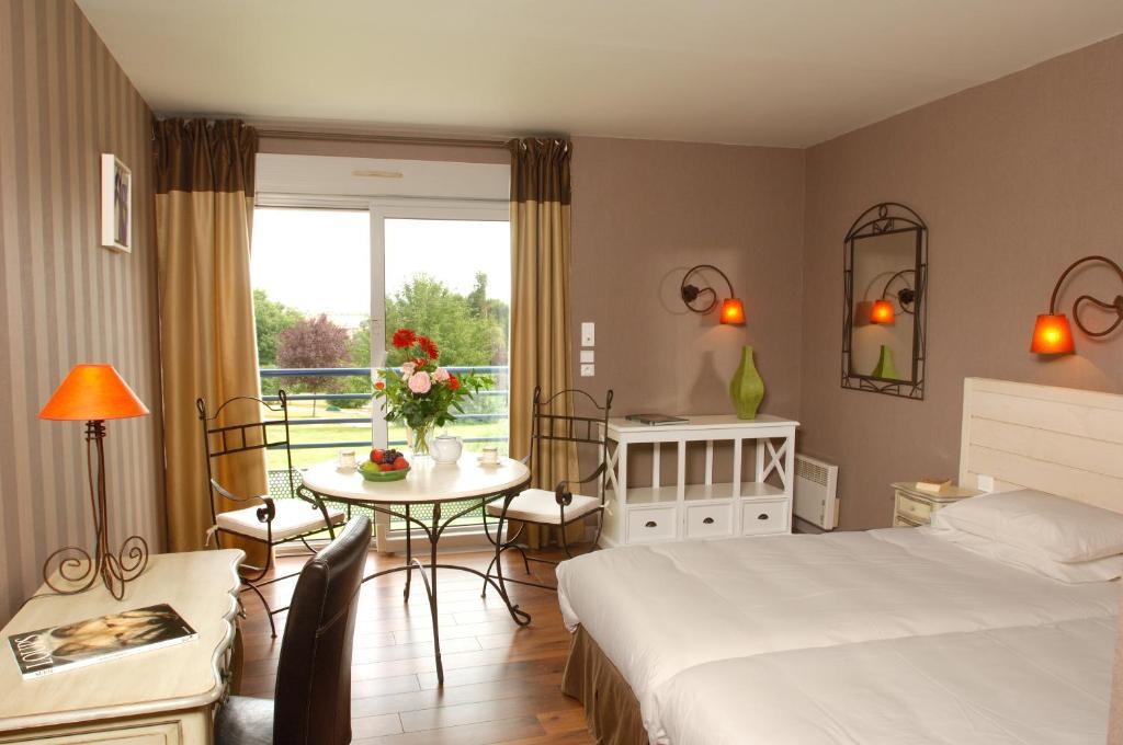 L'Ermitage Hotel & Restaurant Saulges Room photo